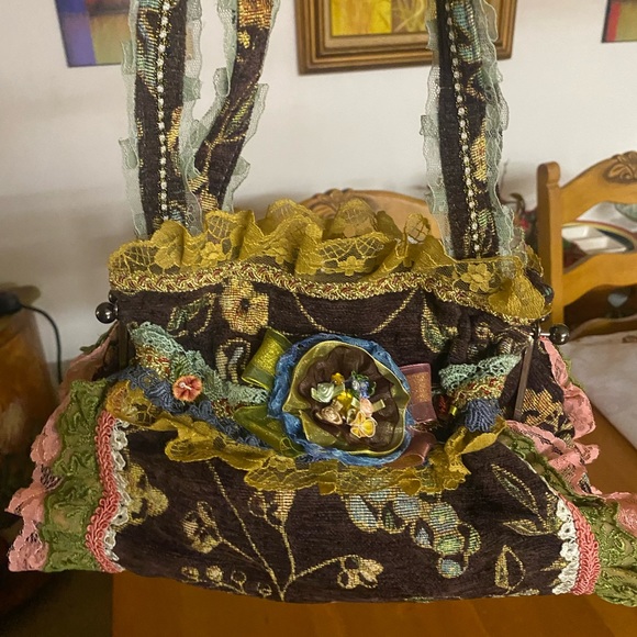 ❌❌SOLD❌❌ Vintage Grandma Carpet Bag Handmade Lace Tassels Flowers Gold Malon - Picture 6 of 16